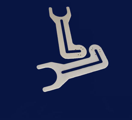 Высокотемпературная устойчивая керамическая плита глинозема руки Al2O3 для полупроводникового устройства