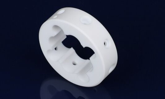 Машиностроение может быть обработано с помощью стандартных инструментов или керамической трубы Macor, обеспечивающей тепловую стабильность и электрическую изоляцию